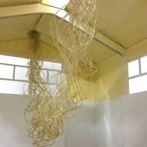 Heidrun Wettengl: Seil-Schafft 1, Installationsidee, Fotoserie, 19x11 cm, Modell aus Pappe, Seil, Draht, 2015. Alle Rechte vorbehalten.